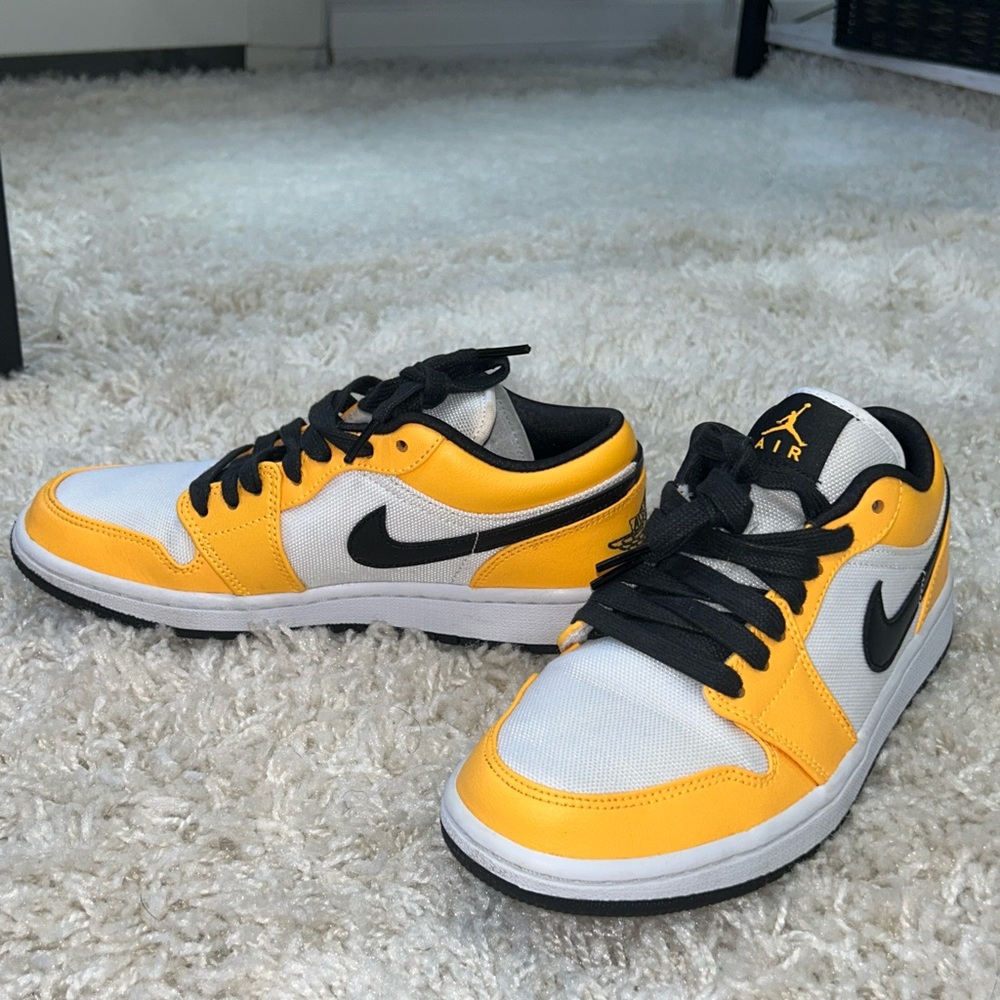 SIZE 8 NIKE AIR JORDAN 1 LOW “TAXI” SNEAKER YELLOW, BLACK & WHITE - Picture 7 of 11